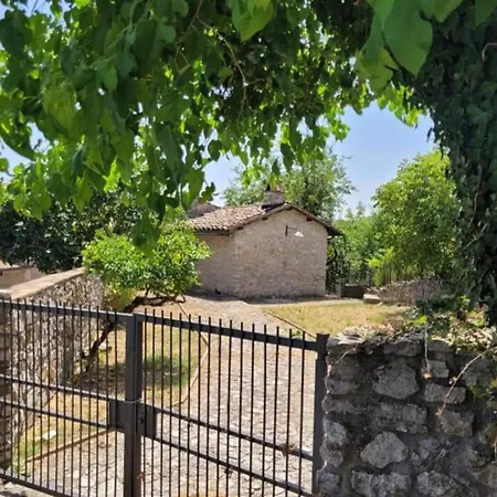 La Casa Nella Roccia Colline Umbre شاليه